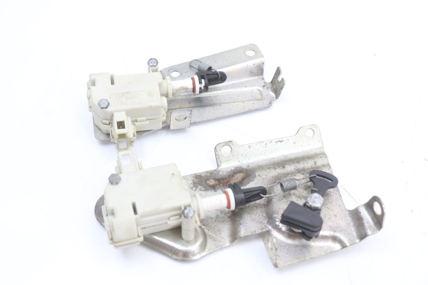 photo de MOTOR APERTURA BAÚL PIAGGIO X10 125 (2012 - 2017)