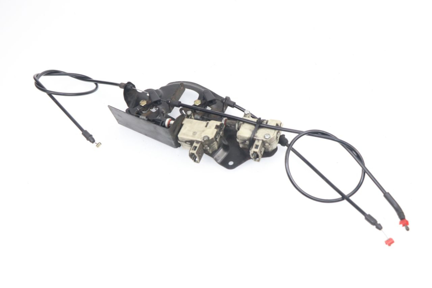 photo de CIERRE ASIENTO MOTOR PIAGGIO X8 400 (2006 - 2007)