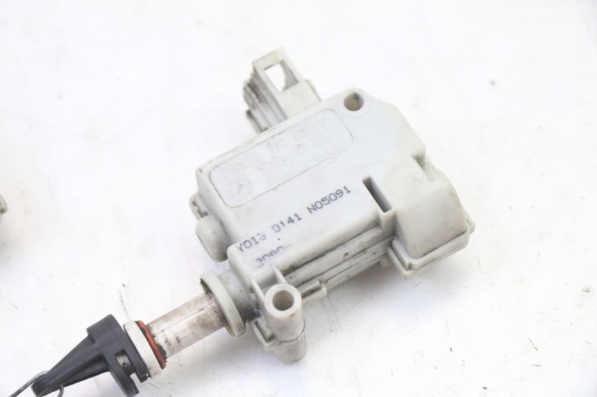 photo de CIERRE ASIENTO MOTOR PIAGGIO XEVO - X EVO 125 (2007 - 2016)