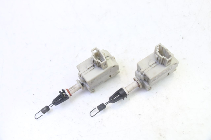 photo de CIERRE ASIENTO MOTOR PIAGGIO XEVO - X EVO 125 (2007 - 2016)