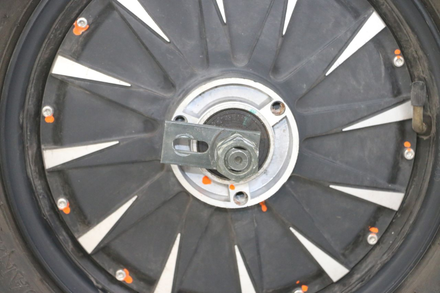 photo de MOTOR EFUN PUSA 1 - Primer plano de alta resolución