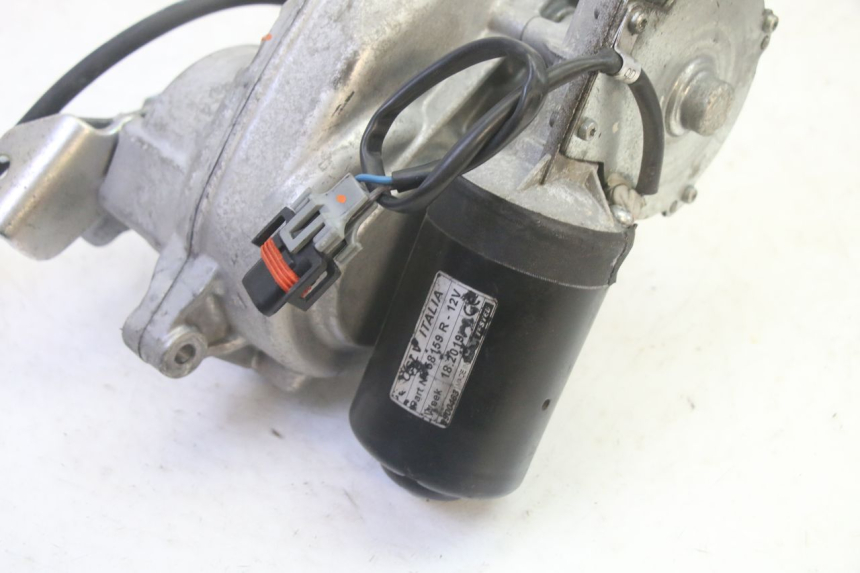 photo de MOTOR ROLL LOCK PIAGGIO MP3 HPE 350 (2018 - 2020) - Primer plano técnico