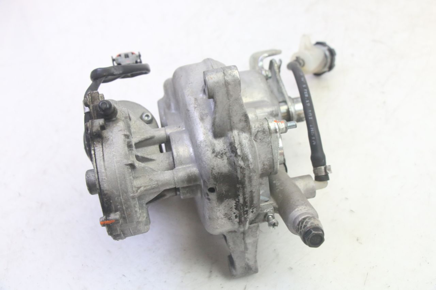 photo de MOTOR ROLL LOCK PIAGGIO MP3 HPE 350 (2018 - 2020) - Detalles de los puntos de fijación