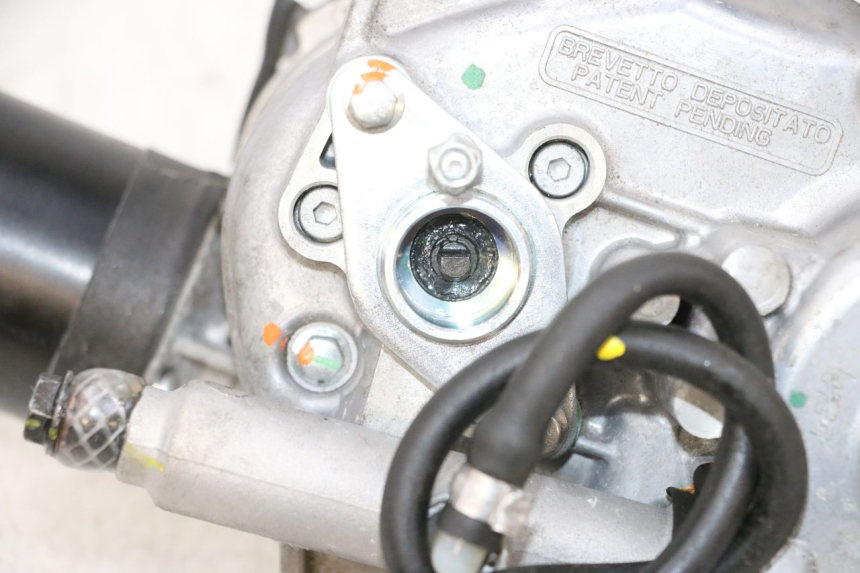 photo de MOTOR ROLL LOCK PIAGGIO MP3 HPE 300 (2019 - 2026) - Detalles de los puntos de fijación