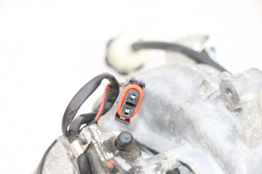 photo de MOTOR DE BLOQUEO DE RODILLO PIAGGIO MP3 RL 250 (2007 - 2010) - Zoom estado de uso