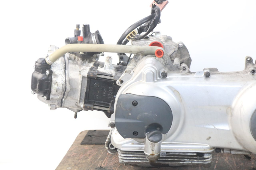 photo de MOTOR PEUGEOT SATELIS 300 (2012 - 2015) - Primer plano técnico