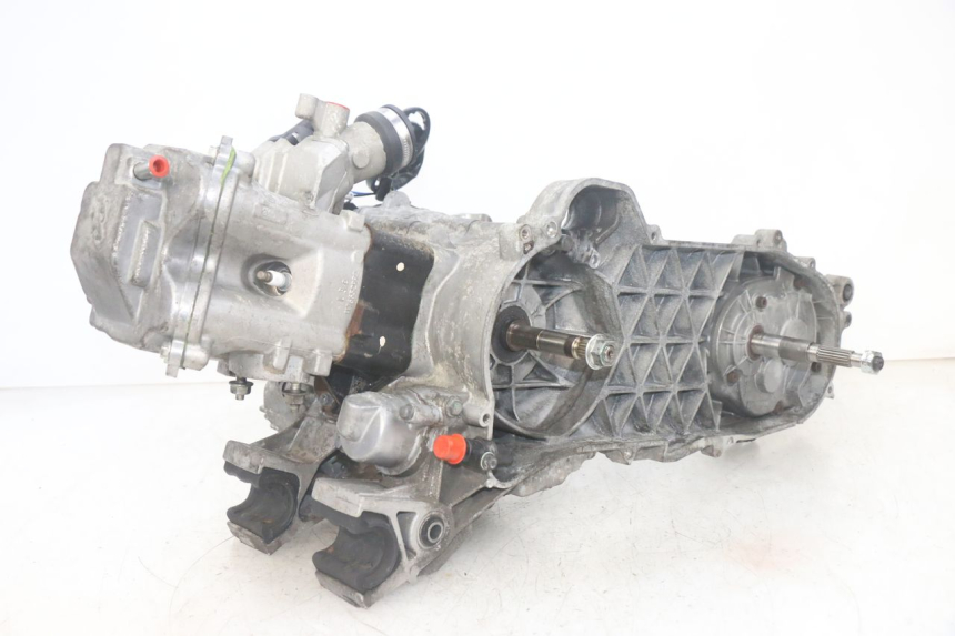 photo de MOTOR PEUGEOT SATELIS 125 (2013 - 2018) - Enfoque en la estructura