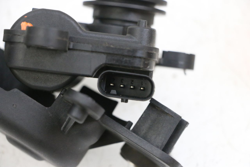 photo de MOTOR VALVULAS ESCAPE BMW R GS 1250 (2021 - 2024) - Otra perspectiva