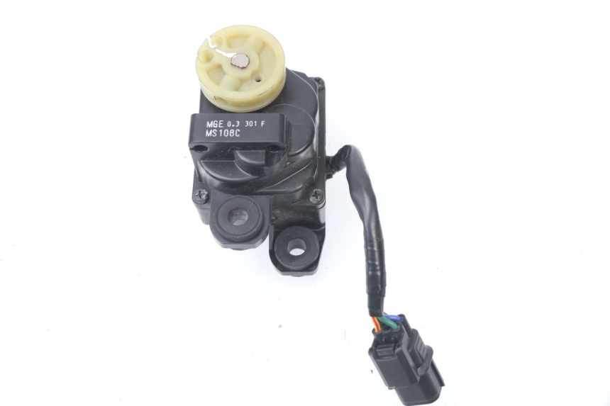 photo de MOTOR VALVULAS ESCAPE HONDA VFR F 1200 (2010 - 2015) - Primer plano técnico