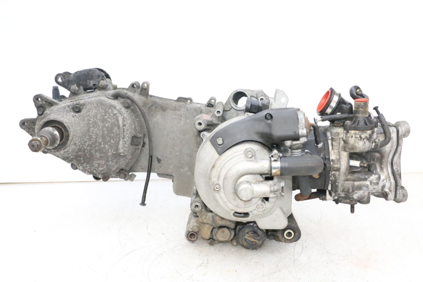 photo de MOTOR PIAGGIO X8 125 (2004 - 2007) - Enfoque en la estructura