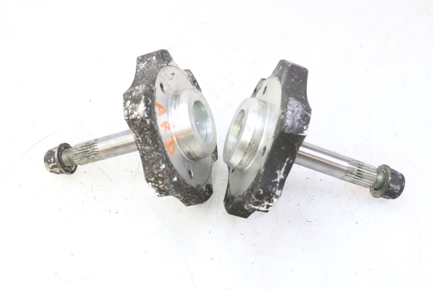 photo de CUBO RUEDA TRASERA QUADRO 4 4D 350 (2015 - 2018)