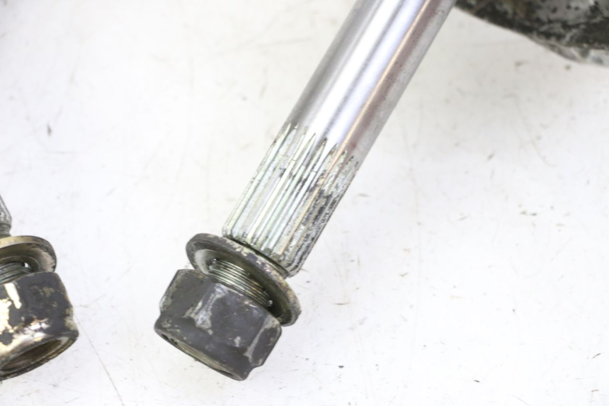 photo de CUBO RUEDA TRASERA QUADRO 4 4D 350 (2015 - 2018)