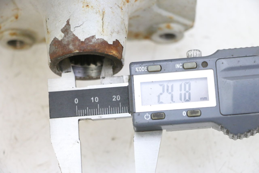 photo de CUBO RUEDA TRASERA HYTRACK S 150 (2003 - 2011)