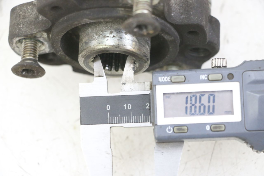 photo de CUBO RUEDA TRASERA PEUGEOT SATELIS 125 (2013 - 2018)