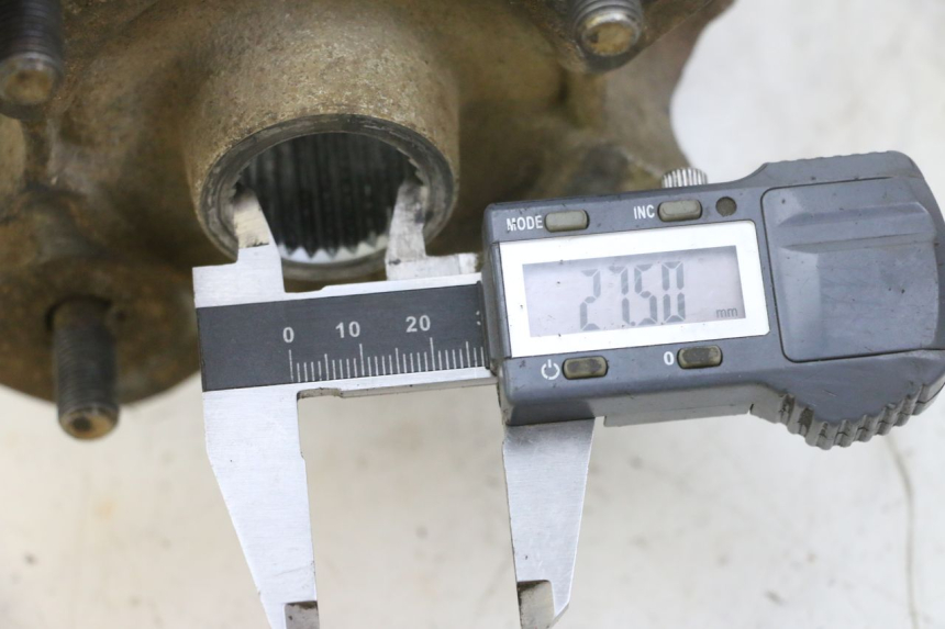 photo de CUBO RUEDA TRASERA YAMAHA YFM GRIZZLY 550 (2008 - 2015)