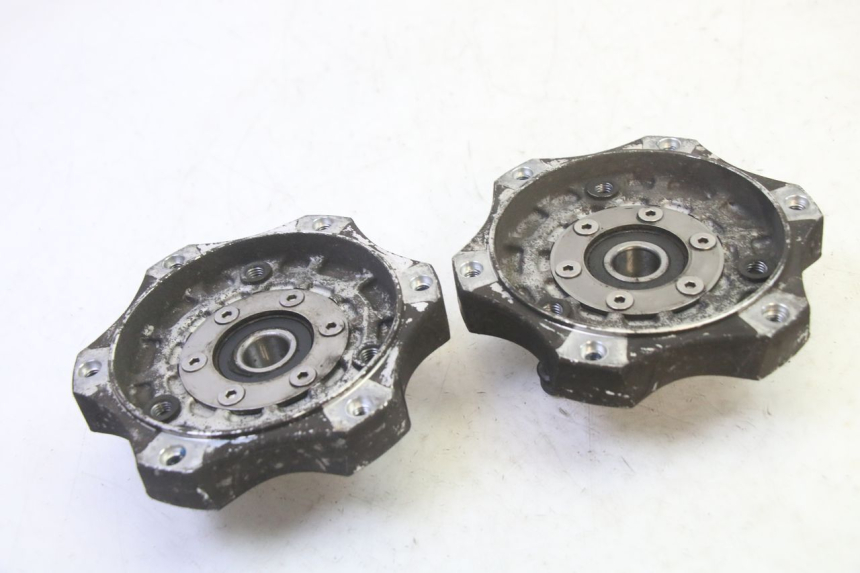 photo de CUBO RUEDA DELANTERA QUADRO 4 4D 350 (2015 - 2018)