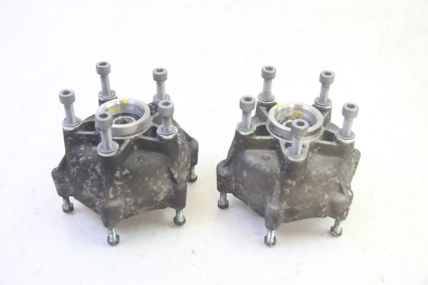 photo de CUBO RUEDA DELANTERA PIAGGIO MP3 HPE 350 (2018 - 2020) - Otra perspectiva