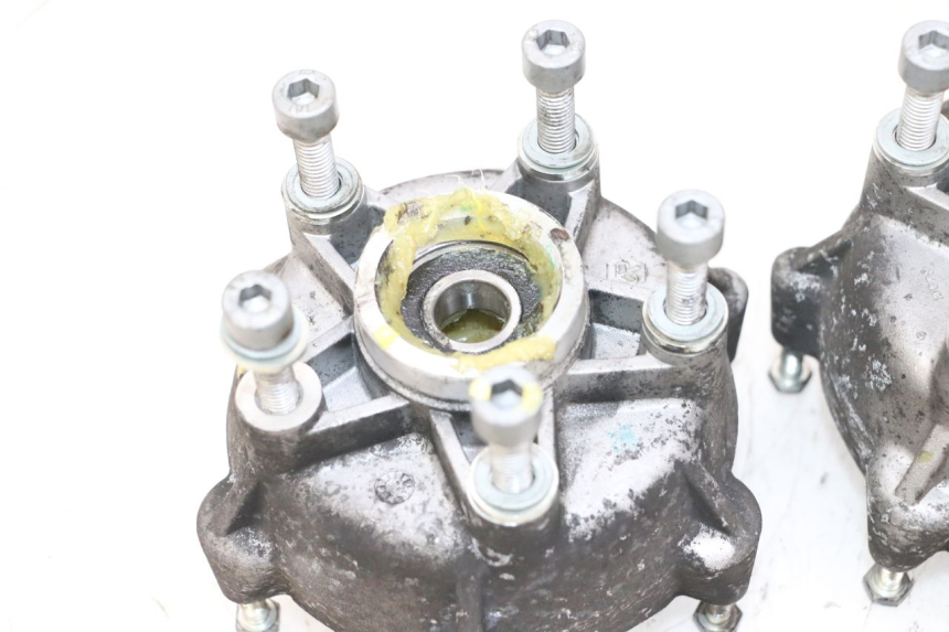 photo de CUBO RUEDA DELANTERA PIAGGIO MP3 HPE 300 (2019 - 2026) - Primer plano técnico