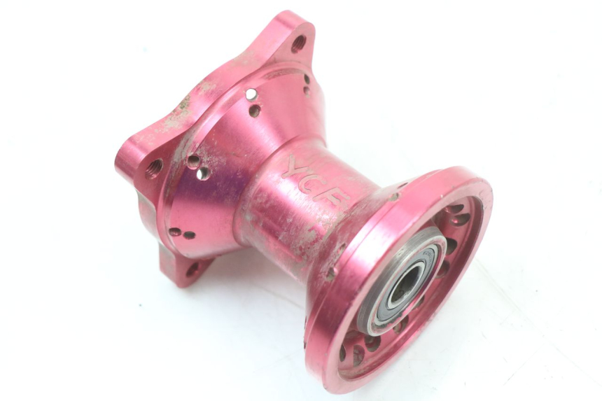 photo de CUBO RUEDA DELANTERA YCF PIT BIKE 125 (2010 - 2018)