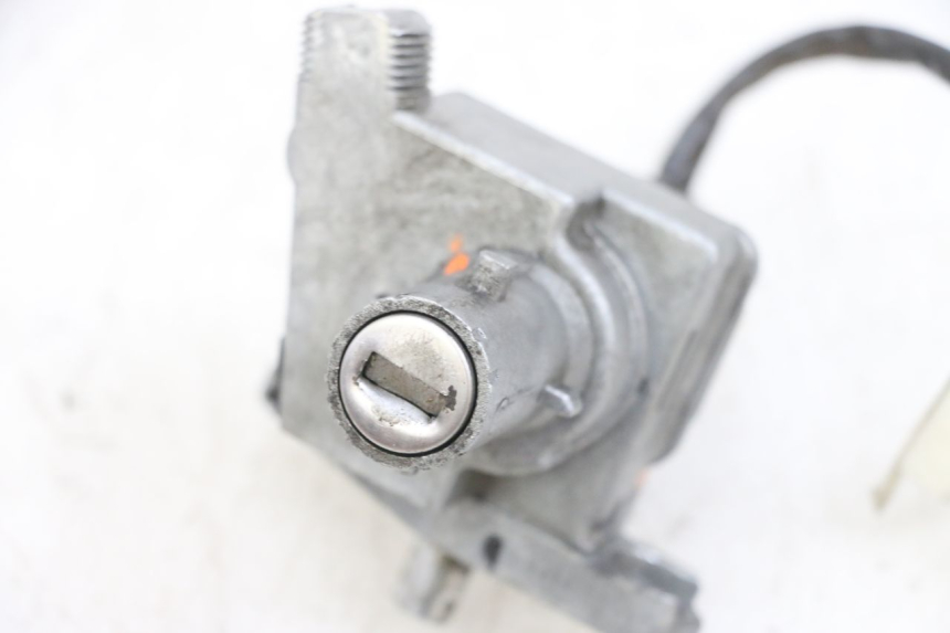 photo de CERRADURA DE ENCENDIDO YAMAHA BW'S EASY 50 (2013 - 2016) - Otra perspectiva