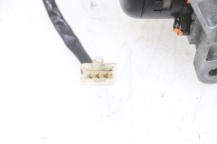 photo de CERRADURA DE ENCENDIDO YAMAHA BW'S EASY 50 (2013 - 2016) - Detalles de los puntos de fijación