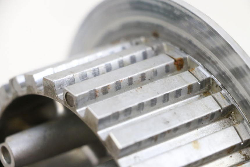 photo de CAMPANA EMBRAGUE YAMAHA FJR ABS 1300 (2006 - 2012) - Primer plano técnico