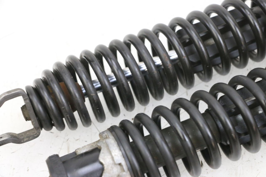 photo de PAR AMORTIGUADOR TRASERO YAMAHA YP MAJESTY 125 (2002 - 2006) - Estado de la superficie y material