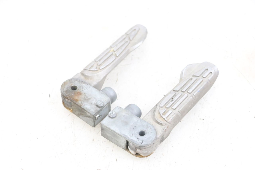 photo de PAR DE REPOSAPIÉS TRASEROS KYMCO AGILITY 16+ 4T 50 (2018 - 2023) - Vista general del producto