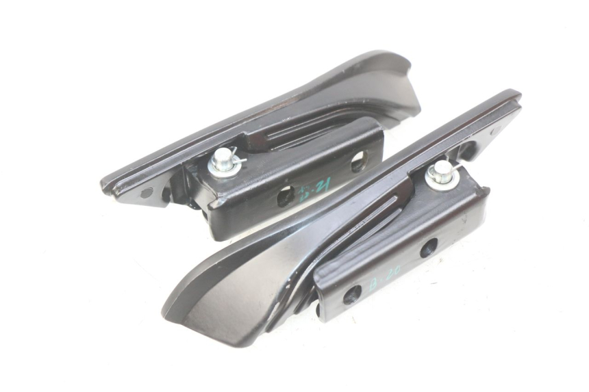 photo de PAR DE APOYAPIÉS TRASEROS APRILIA SXR 50 (2021 - 2023)