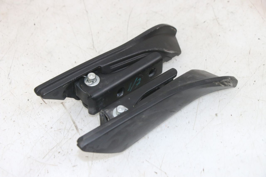 photo de PAR DE APOYAPIÉS TRASEROS APRILIA SXR 50 (2021 - 2023)