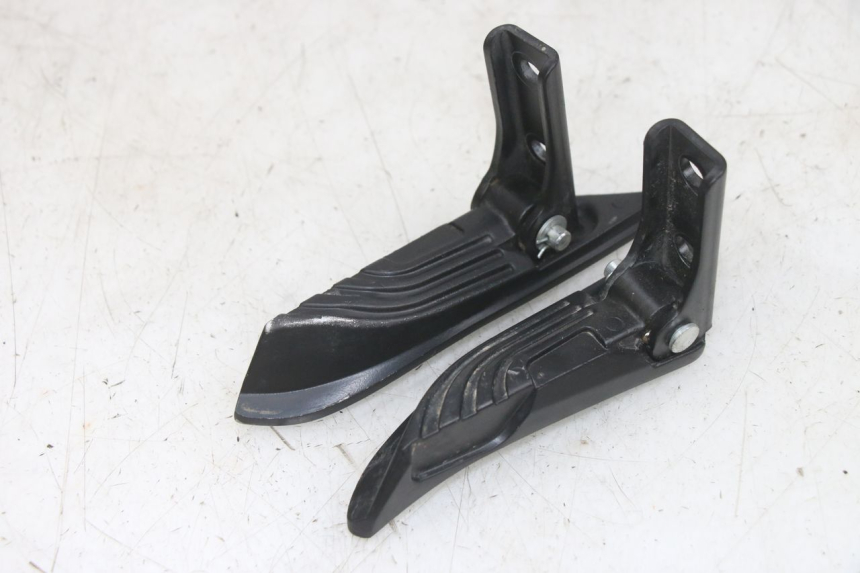 photo de PAR DE APOYAPIÉS TRASEROS APRILIA SXR 50 (2021 - 2023)
