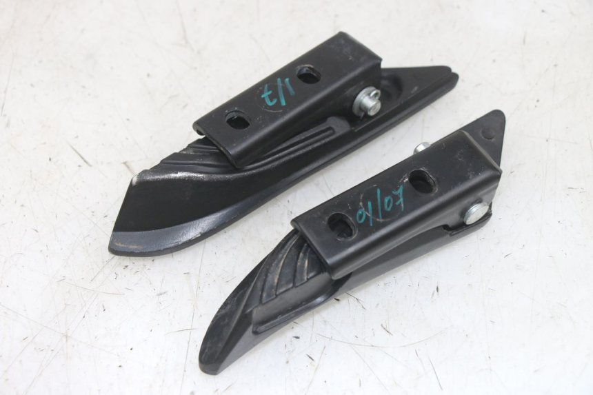 photo de PAR DE APOYAPIÉS TRASEROS APRILIA SXR 50 (2021 - 2023)