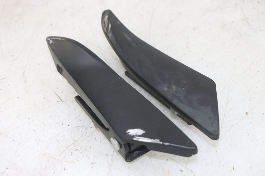 photo de PAR DE APOYAPIÉS TRASEROS APRILIA SXR 50 (2021 - 2023)
