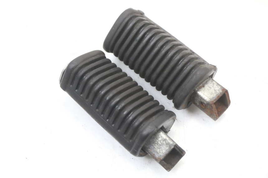 photo de PAR REPOSAPIES TRASERA HYOSUNG GV AQUILA 125 (2000 - 2004) - Detalle de la pieza