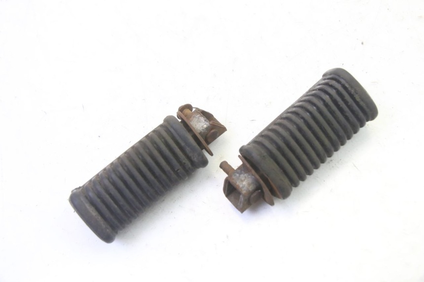 photo de PAR REPOSAPIES TRASERA HYOSUNG GV AQUILA 125 (2000 - 2004)