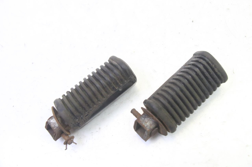 photo de PAR REPOSAPIES TRASERA HYOSUNG GV AQUILA 125 (2000 - 2004)