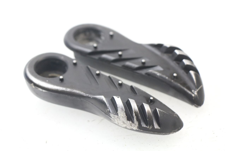 photo de PAR DE APOYAPIÉS TRASEROS MBK BOOSTER SPIRIT 50 (2004 - 2017)