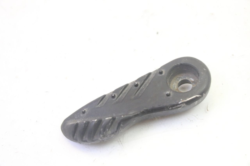 photo de PAR DE APOYAPIÉS TRASEROS MBK BOOSTER SPIRIT 50 (2004 - 2017) - Detalles de los puntos de fijación