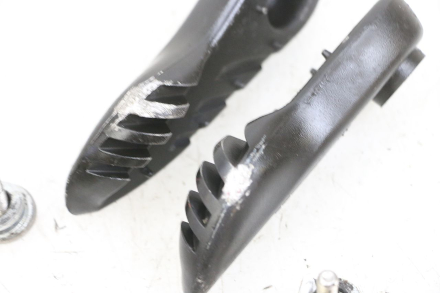 photo de PAR DE APOYAPIÉS TRASEROS YAMAHA BW'S EASY 50 (2013 - 2016) - Zoom estado de uso