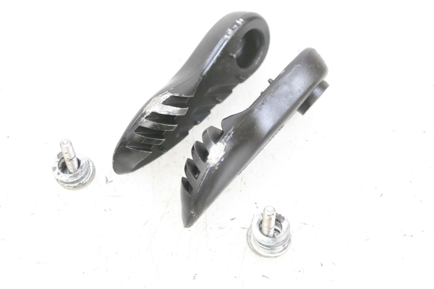 photo de PAR DE APOYAPIÉS TRASEROS YAMAHA BW'S EASY 50 (2013 - 2016) - Otra perspectiva