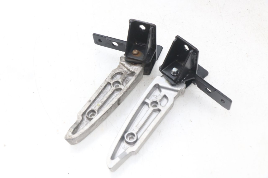 photo de PAR DE APOYAPIÉS TRASEROS PEUGEOT CITYSTAR 50 (2013 - 2017)