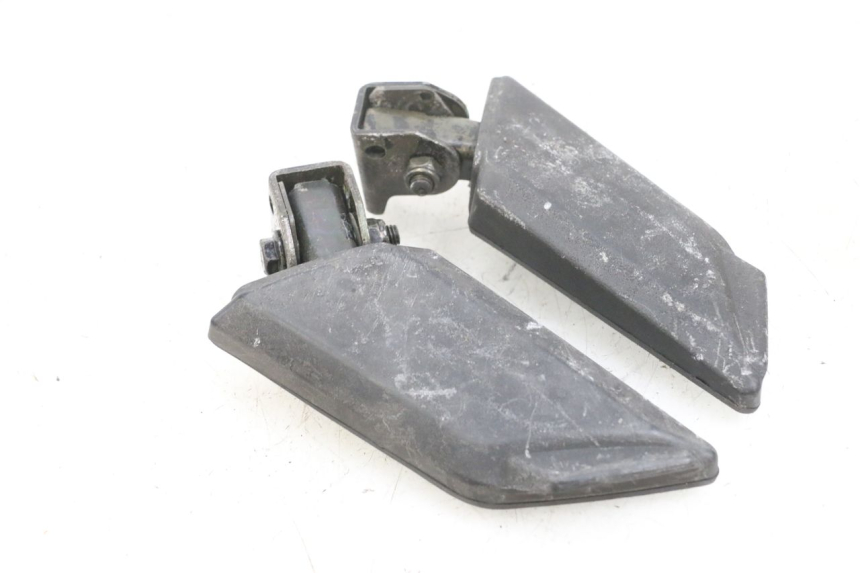 photo de PAR DE REPOSAPIÉS TRASEROS PEUGEOT KISBEE 4T 50 (2010 - 2017) - Otra perspectiva