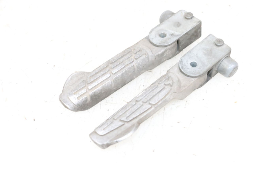 photo de PAR DE REPOSAPIÉS TRASEROS KYMCO LIKE 125 (2009 - 2016) - Vista principal