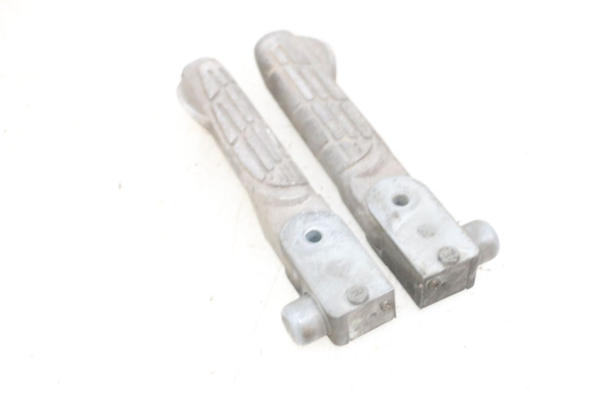 photo de PAR DE REPOSAPIÉS TRASEROS KYMCO LIKE 125 (2009 - 2016) - Vista general del producto