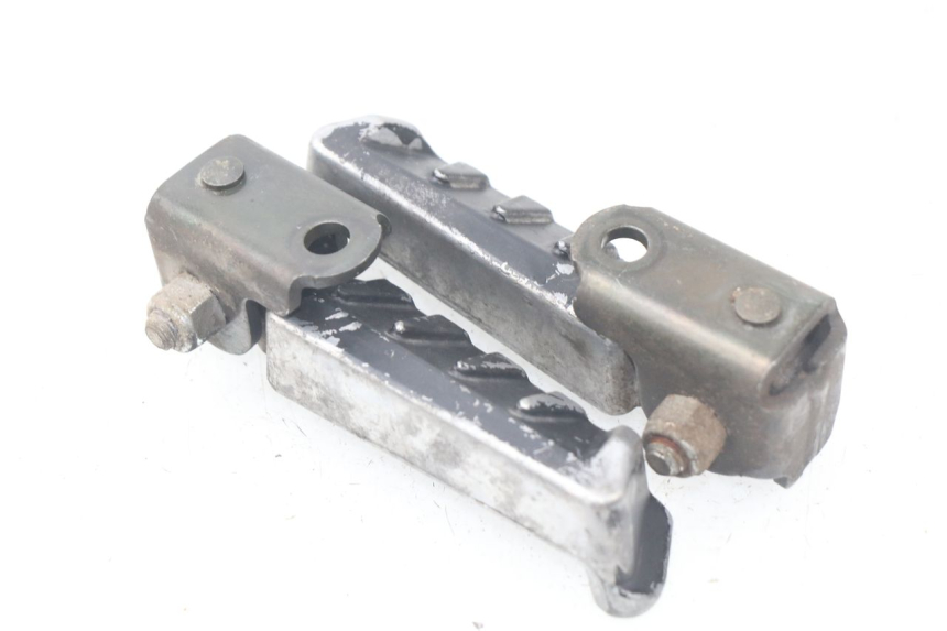 photo de PAR DE APOYAPIÉS TRASEROS PEUGEOT LUDIX 50 (2005 - 2007)