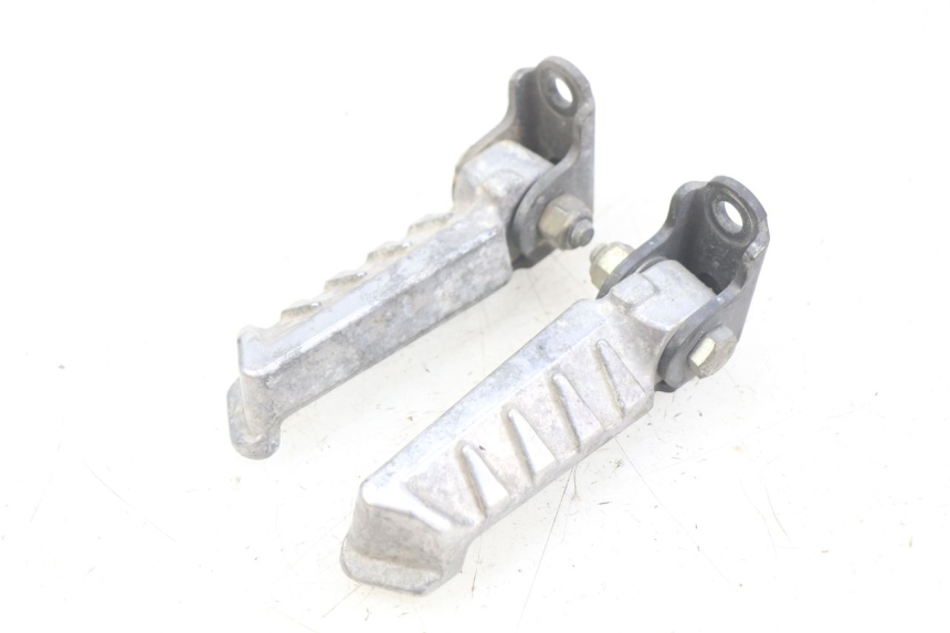 photo de PAR DE APOYAPIÉS TRASEROS PEUGEOT LUDIX 50 (2005 - 2007)