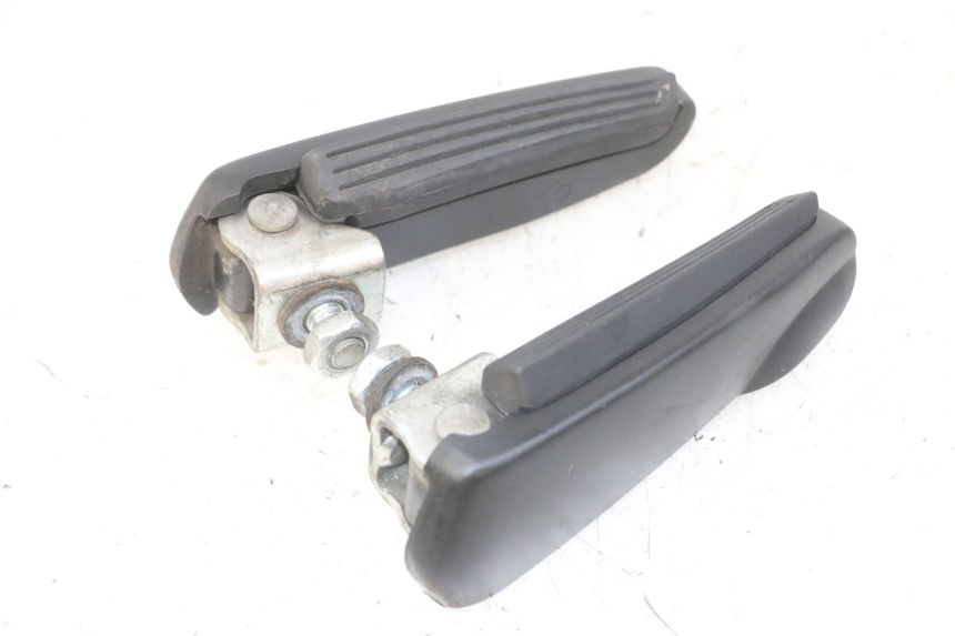 photo de PAR DE REPOSAPIÉS TRASEROS GILERA NEXUS 125 (2009 - 2013)