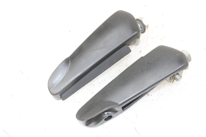 photo de PAR DE REPOSAPIÉS TRASEROS GILERA NEXUS 125 (2009 - 2013)
