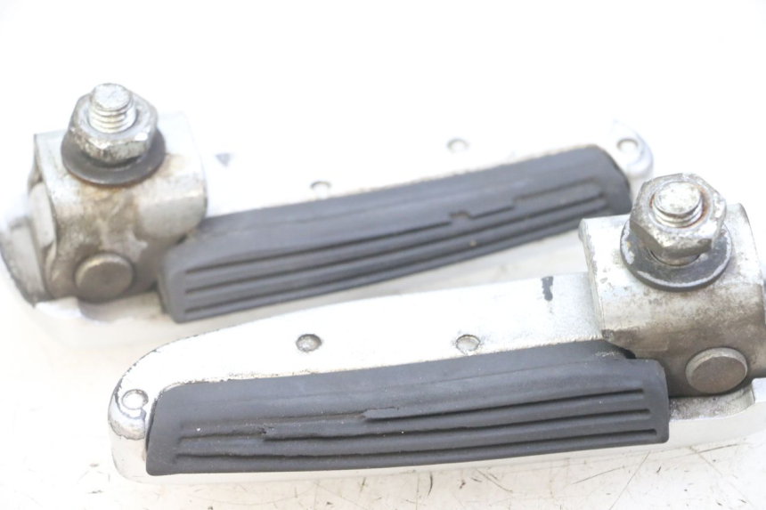 photo de PAR DE REPOSAPIÉS TRASEROS GILERA NEXUS 125 (2009 - 2013)