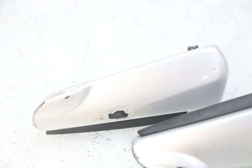 photo de PAR DE REPOSAPIÉS TRASEROS GILERA NEXUS 125 (2009 - 2013)